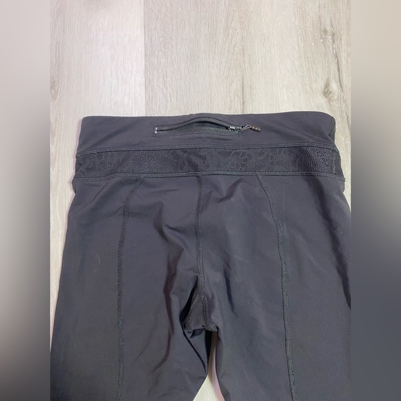 Lululemon Inspire Crop II Black With Lace Mesh Accents, Size 4 - Picture 4 of 9